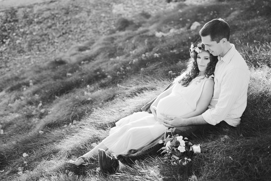 Black and White Maternity photos by Sweet Dingo Photography