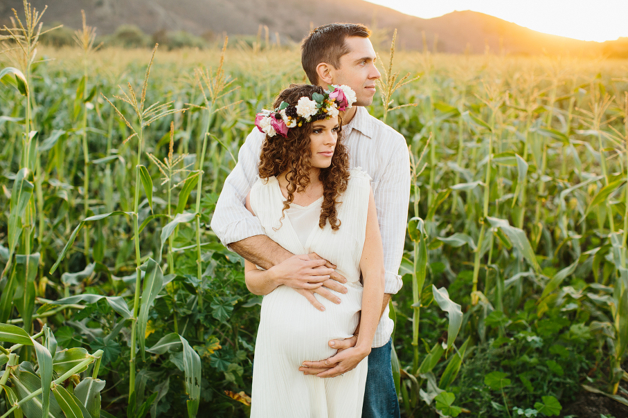 Maternity photos in corn field by Sweet Dingo Photography