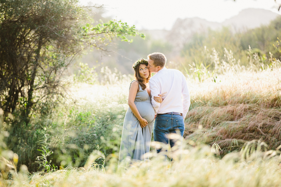 A beautiful spring time maternity sesson shot by Sweet Dingo Photo in Agoura Hills California.